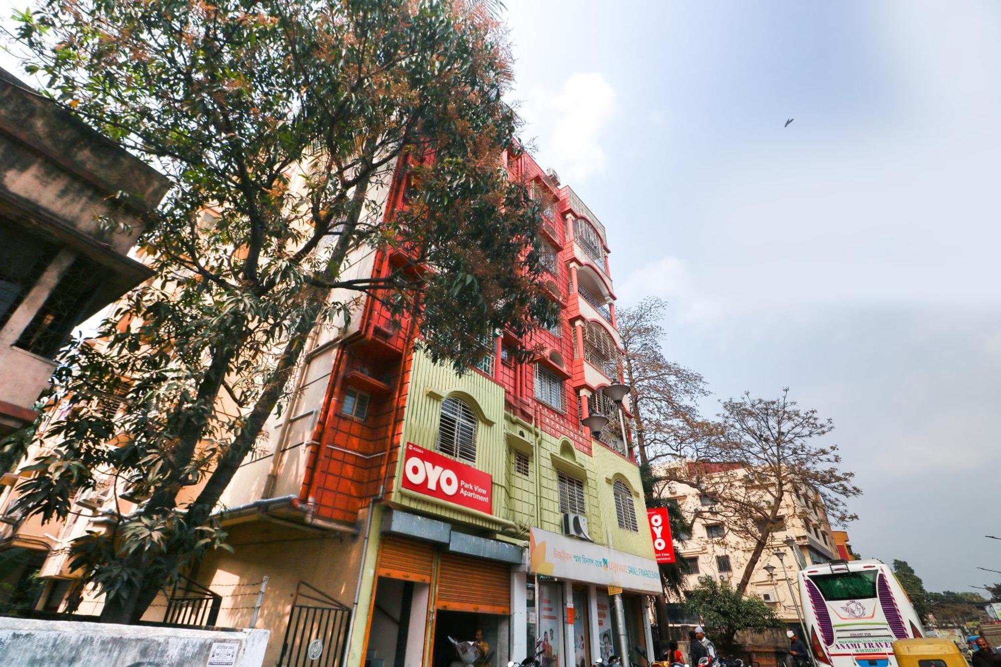 O Adri Near Metro Station