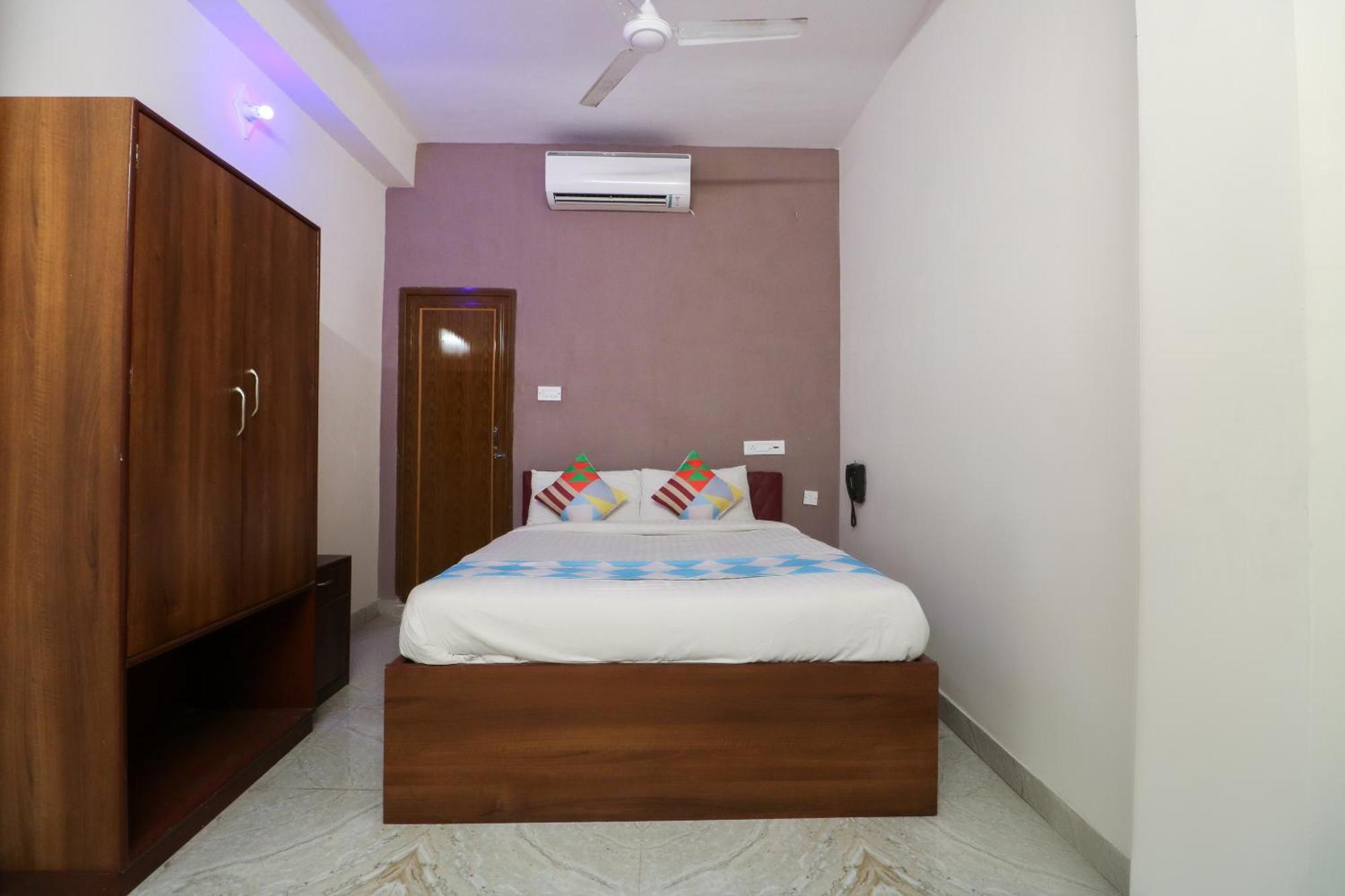 Hotel O Adri Near Metro Station 4*