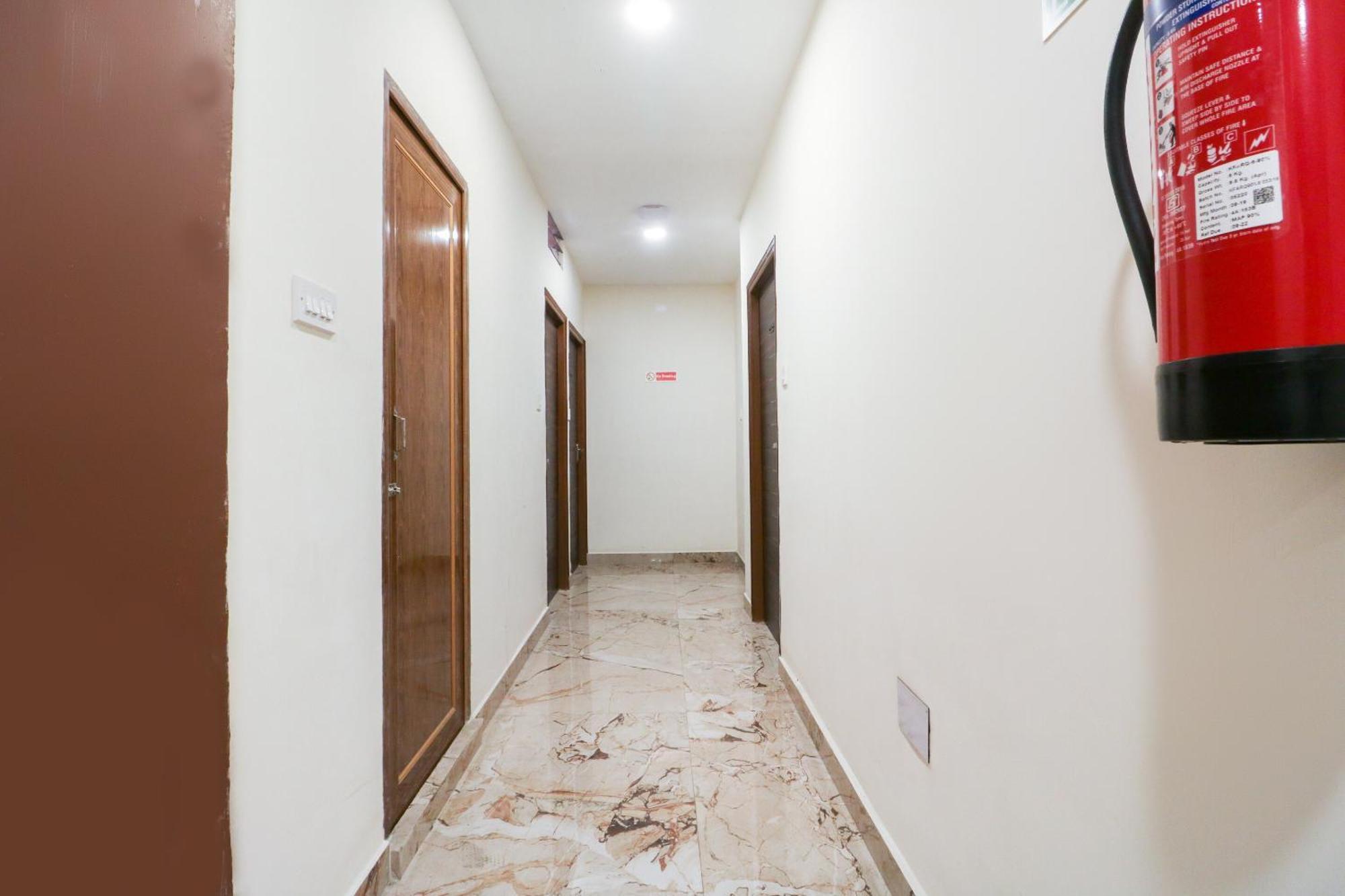 Hotel O Adri Near Metro Station Dam Dam